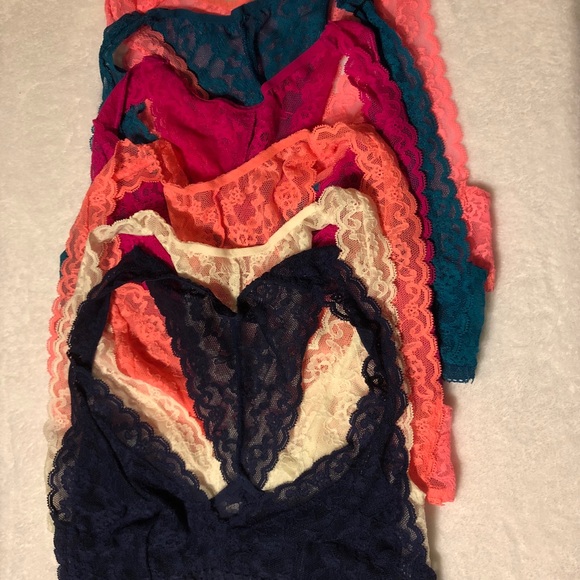 Victoria’s Secret NWT Racer Back Lace Bralette - Picture 8 of 8